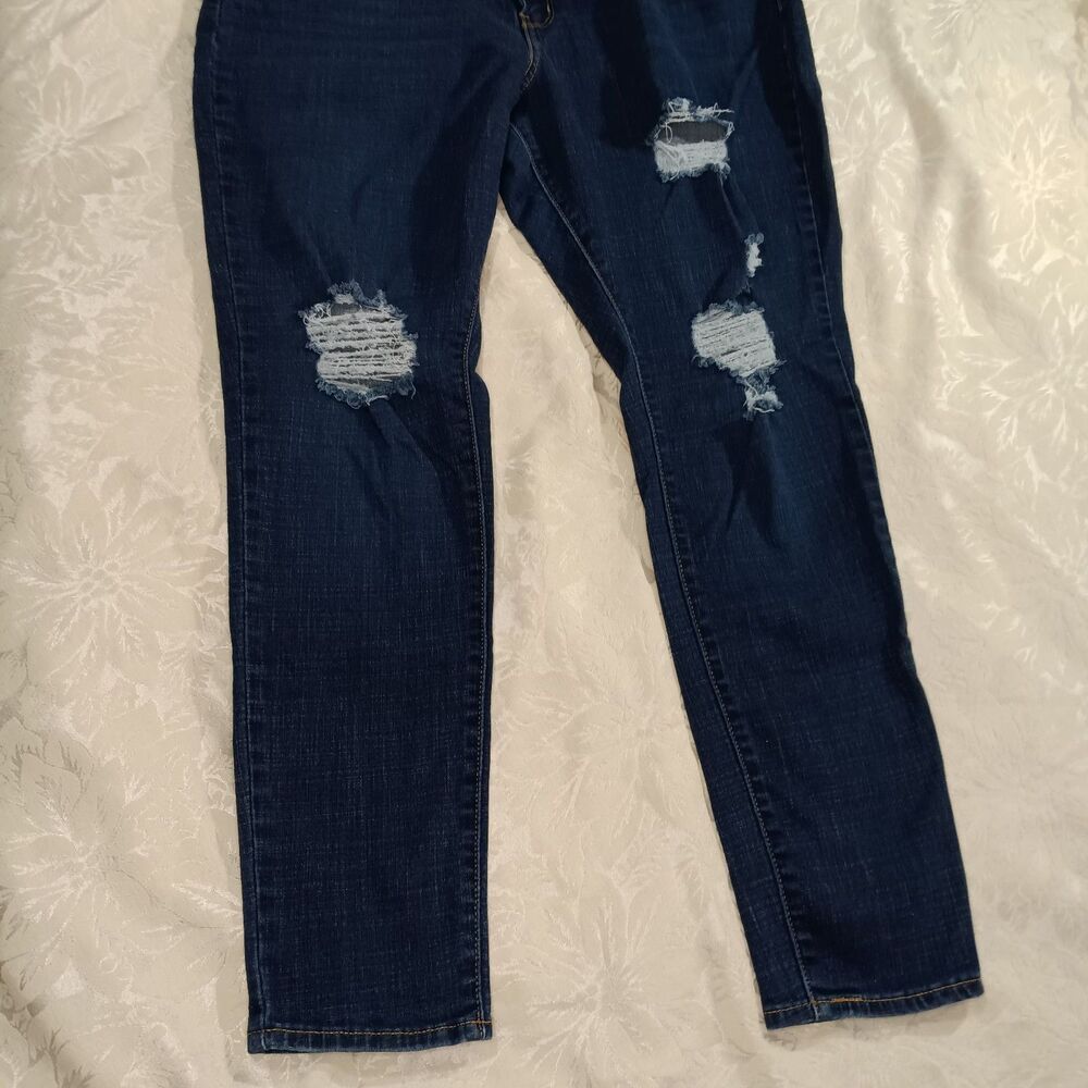 Levis Jeans Womens 16W M 711 Skinny Distressed Stretchy Darkwash Midrise 5Pocket